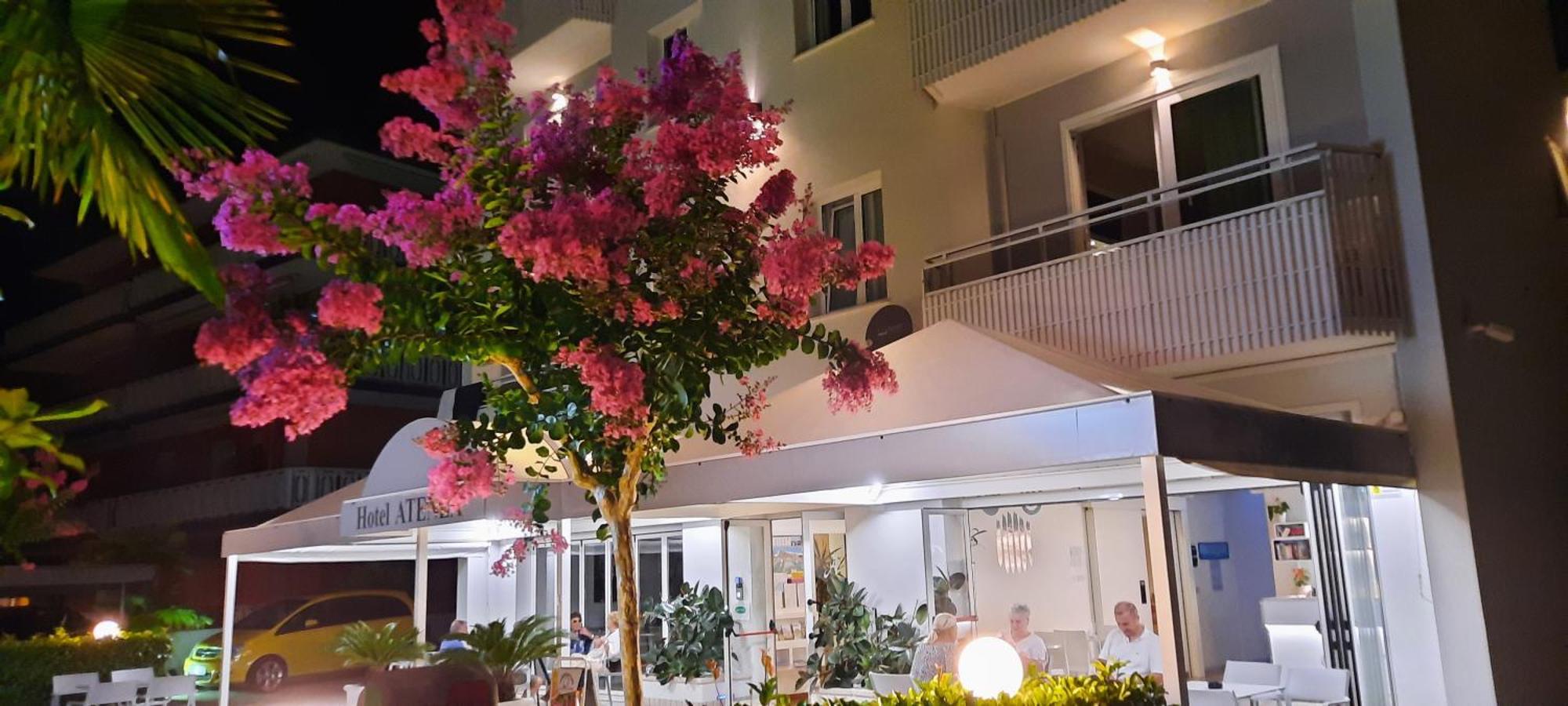 Hotel Atenea Golden Star Каорле Екстер'єр фото
