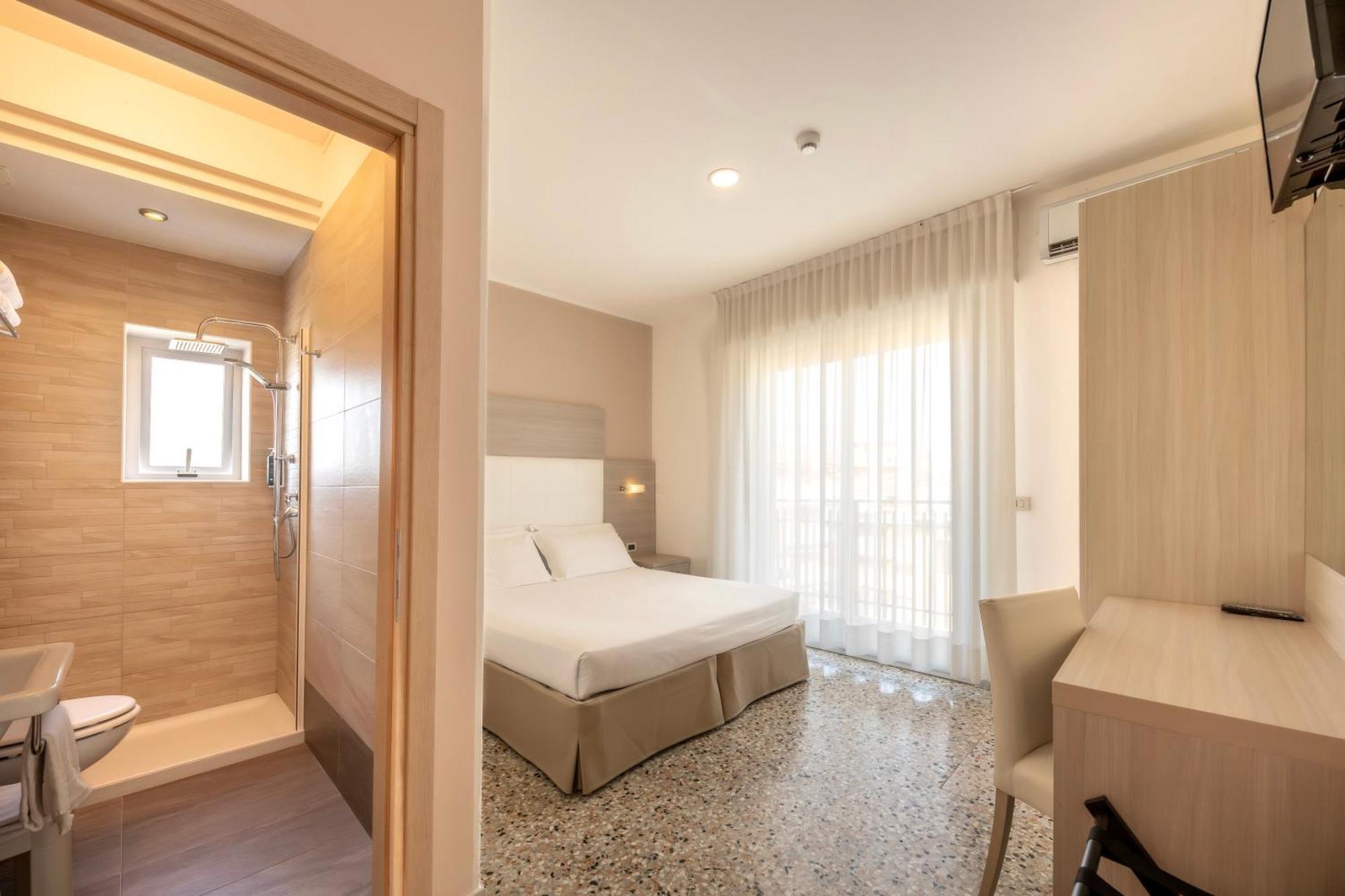 Hotel Atenea Golden Star Каорле Екстер'єр фото