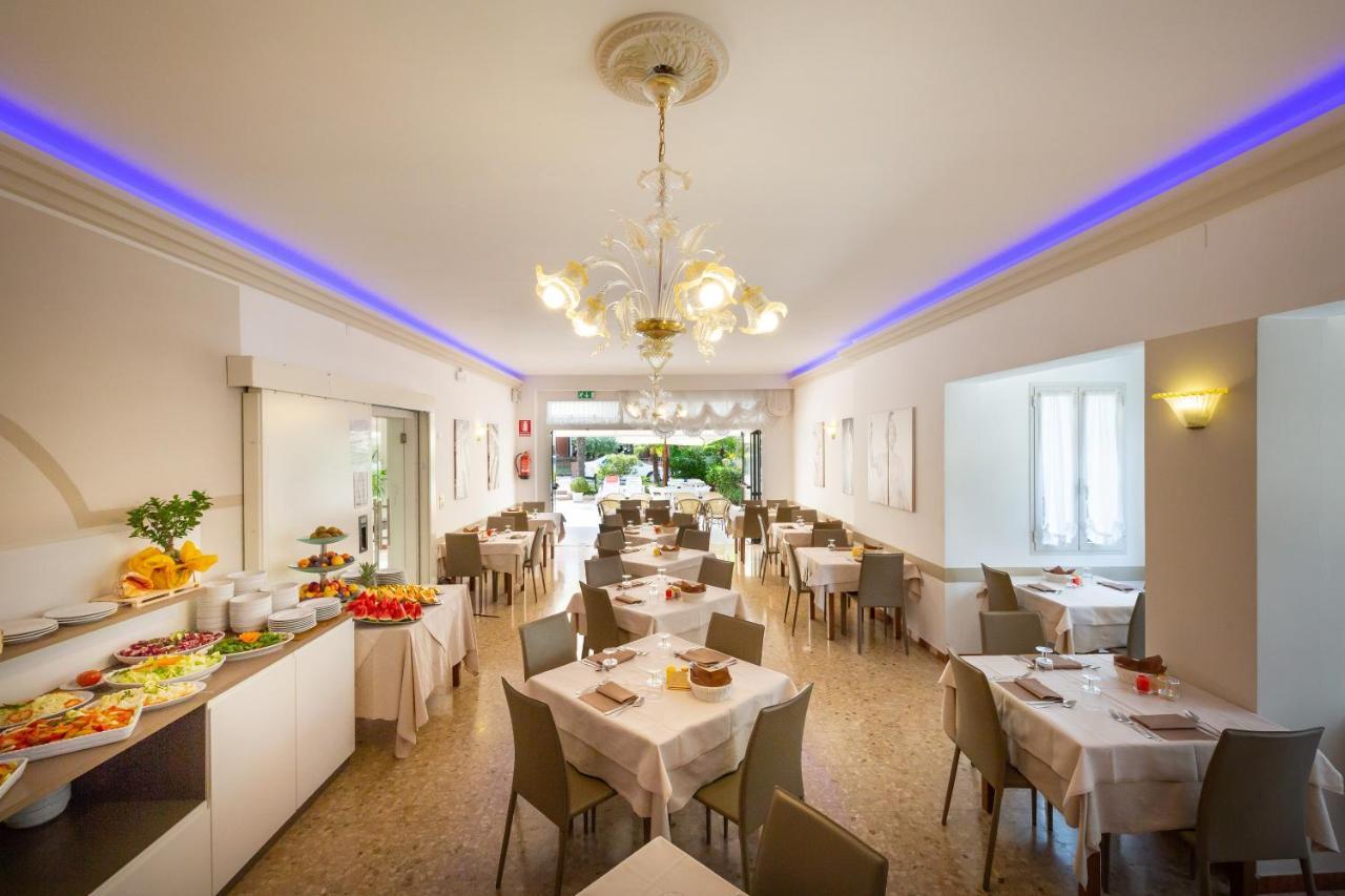Hotel Atenea Golden Star Каорле Екстер'єр фото